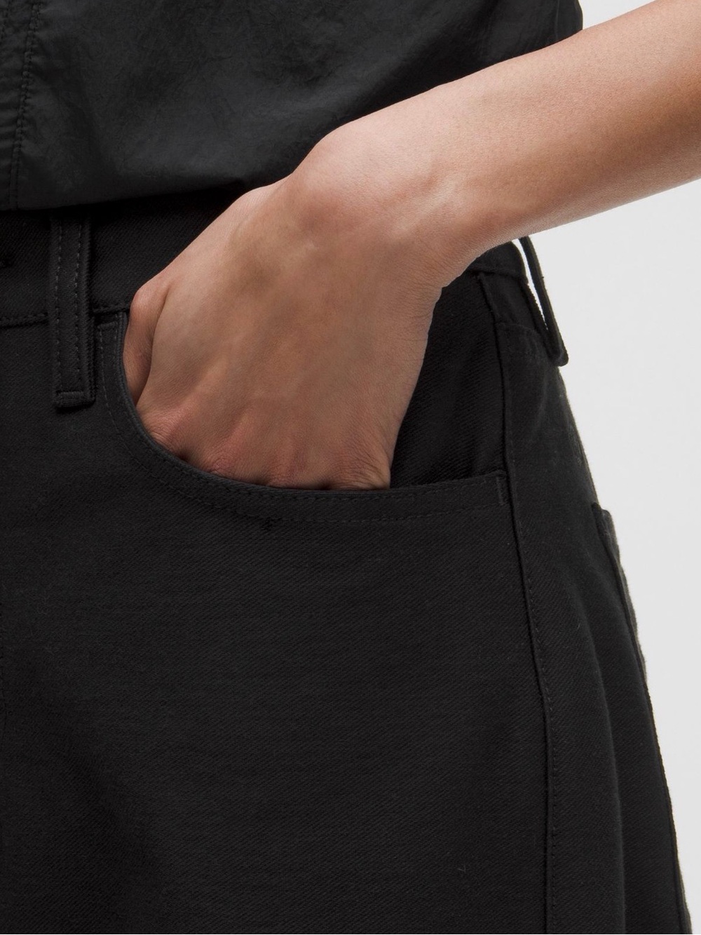 EasyFive Low-Rise Classic Wide-Leg Pant *Regular Black - Picture 5 of 15
